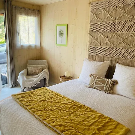 Douce Quietude D'hotes Bed & Breakfast 3*