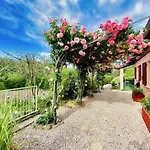 Douce Quietude D'hotes Bed & Breakfast 3*